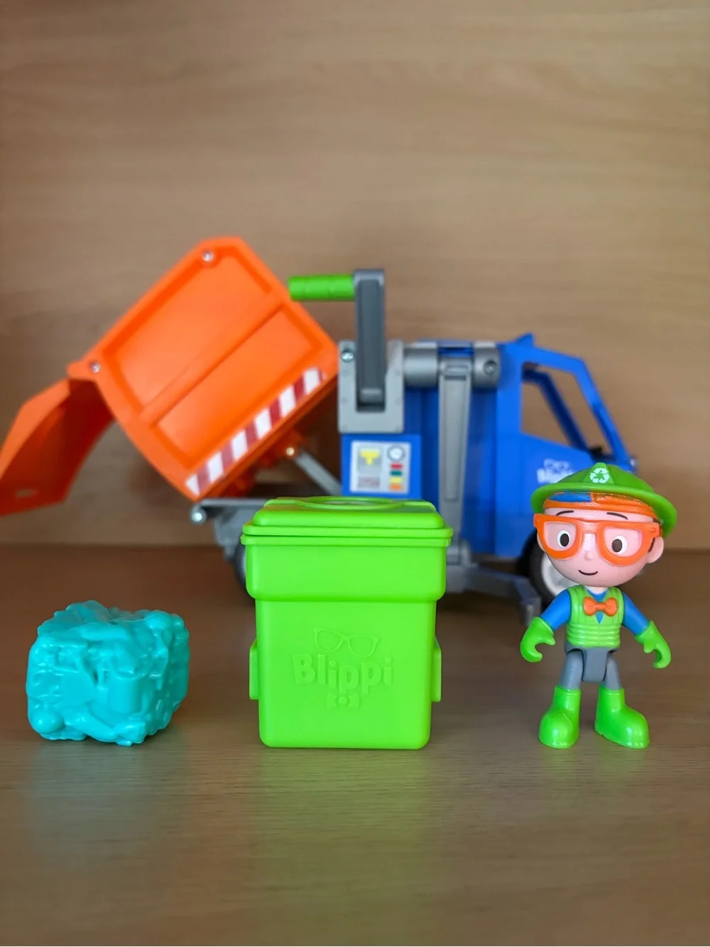 ✨$12✨Blippi Recycling Truck with Sound + Blippi Figure + Recycle Bin